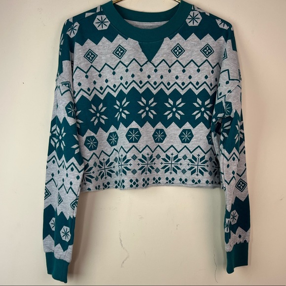 Colsie Cropped Snowflake Print 